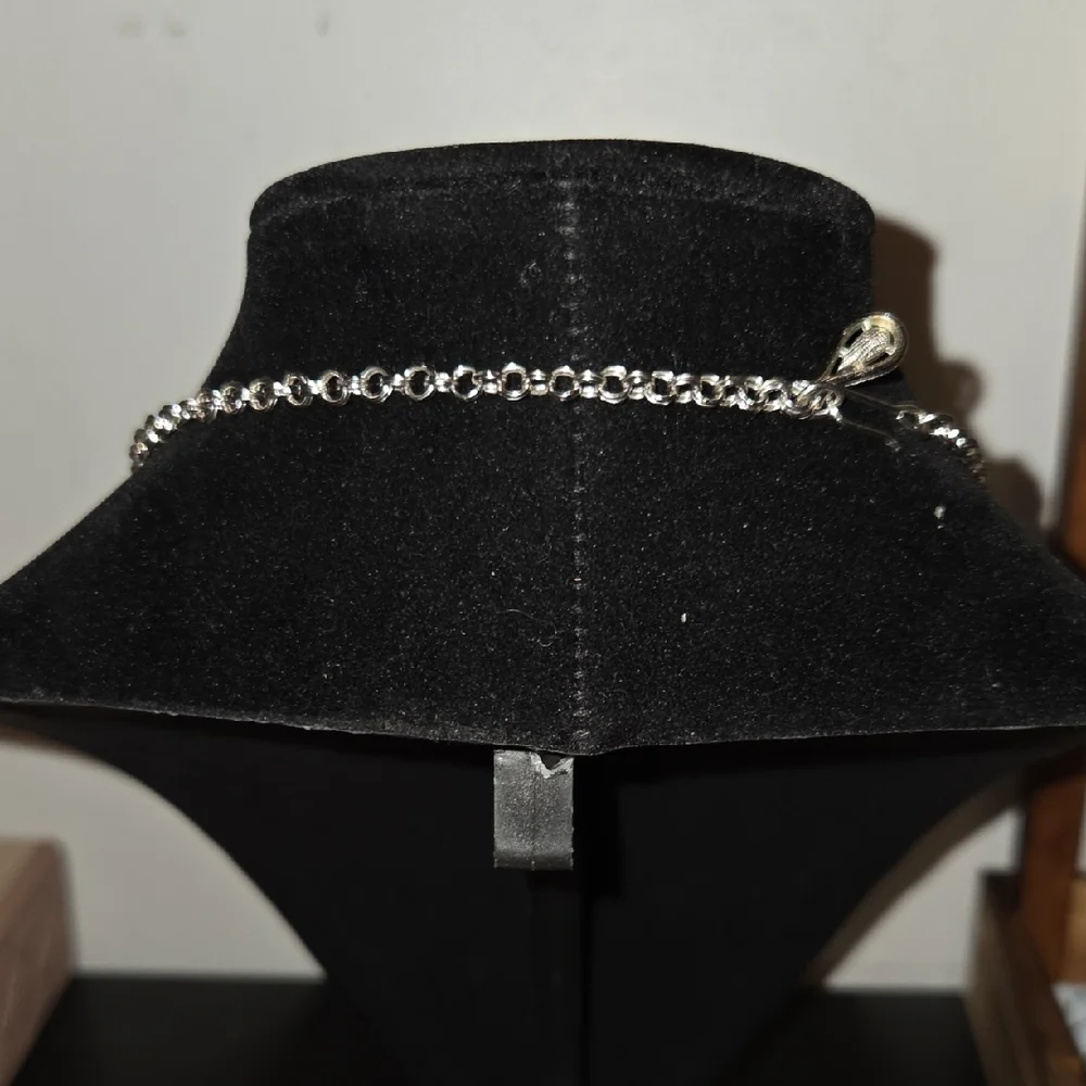 Gold-Tone NECKLACE and EARRINGS set with URANIUM glass crystals - Picture 3 of 13